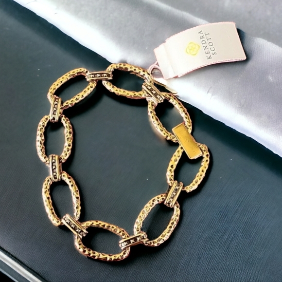 KENDRA SCOTT 23k Gold Plated Brass Chain Link Bracelet Vintage Hammered Charm - Picture 6 of 12